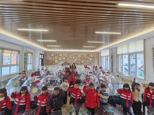 瑞鸿社区开展“雨水润心·巧手制伞”主题活动